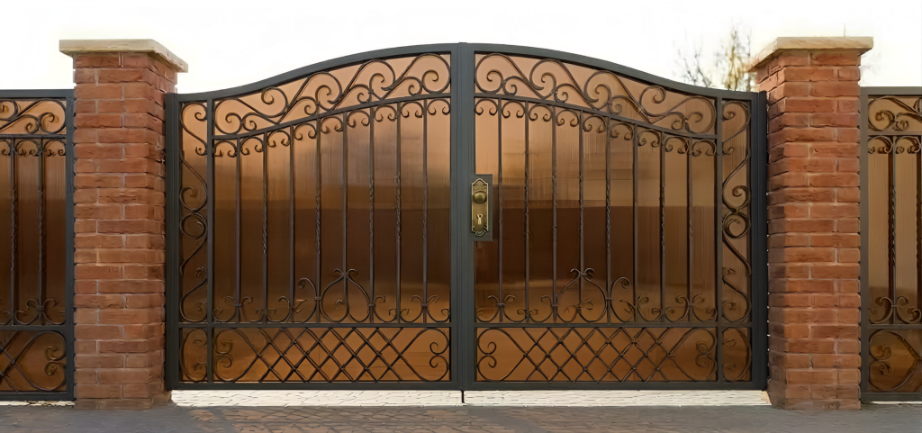 Фото ворот из поликарбоната