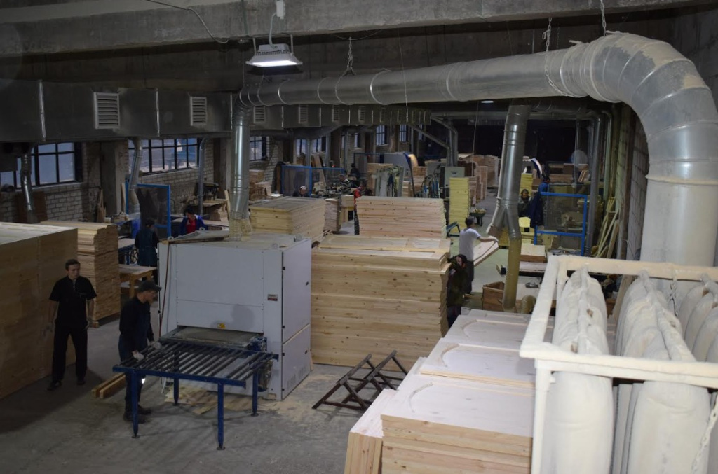 Производственный цех с калибровально-шлифовальным станком