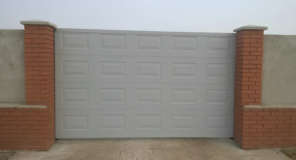 Фото ворот из сэндвич-панелей